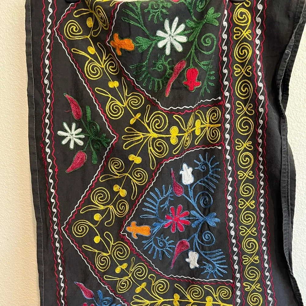 Embroidered‎ scarf